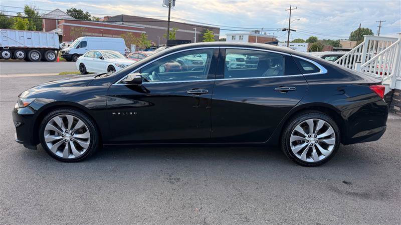 Used 2018 Chevrolet Malibu Premier w/ Premier Sun and Wheel Package FWD image 3