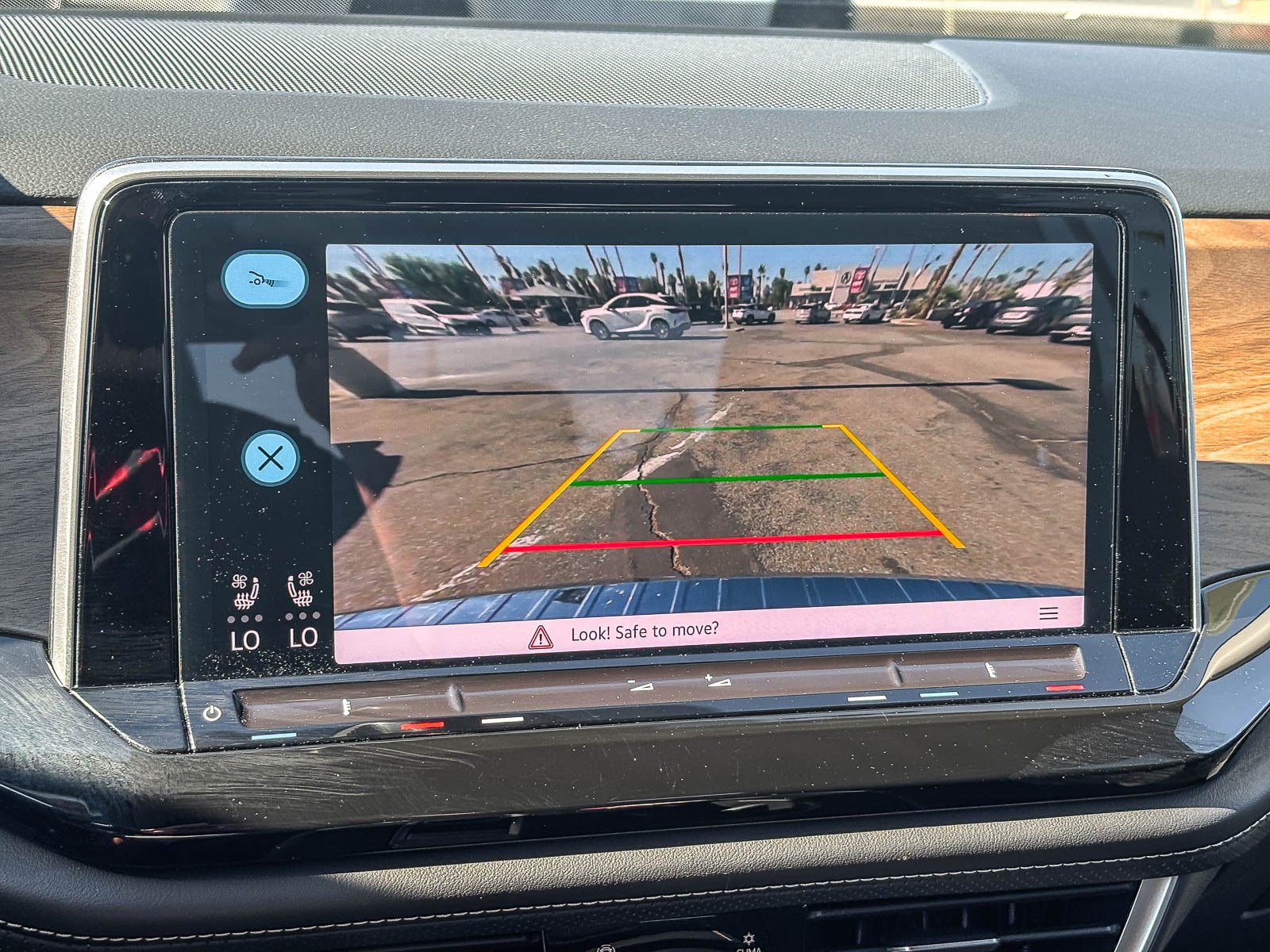 Used 2025 Volkswagen Atlas SE FWD image 27
