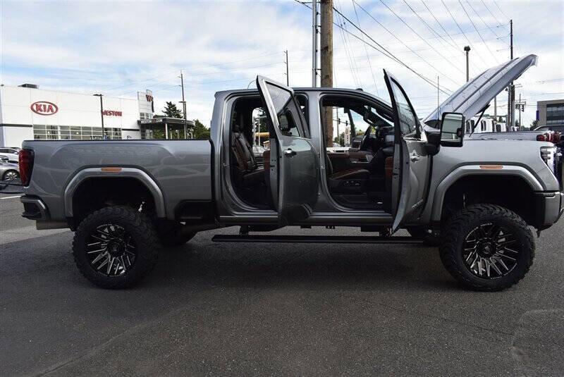 Used 2024 GMC Sierra 3500 Denali Ultimate image 39