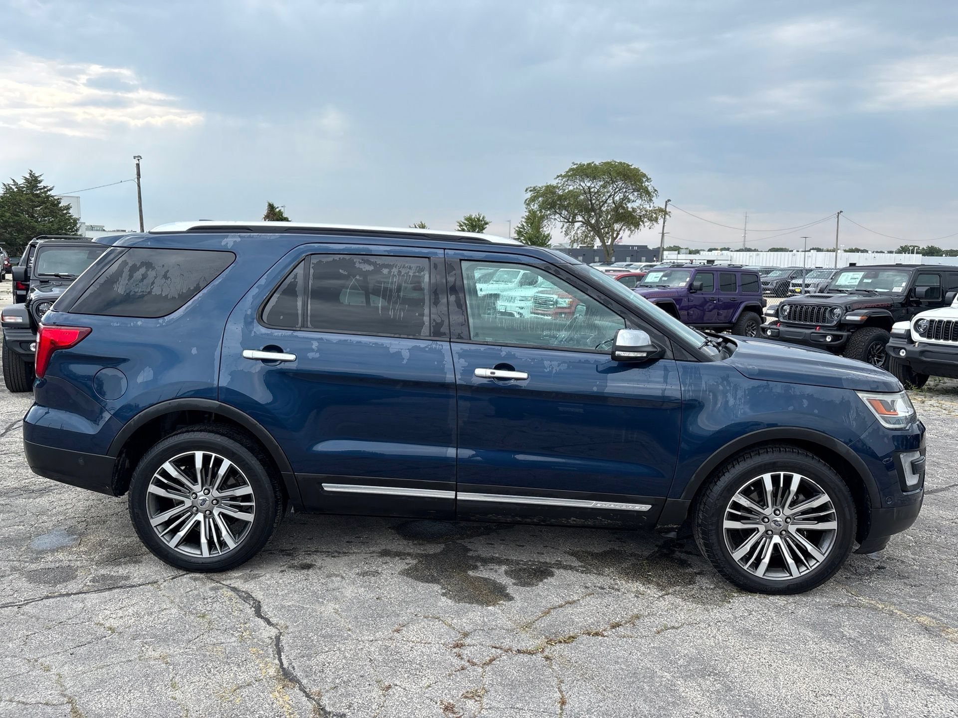 Used 2017 Ford Explorer Platinum AWD/4WD image 5