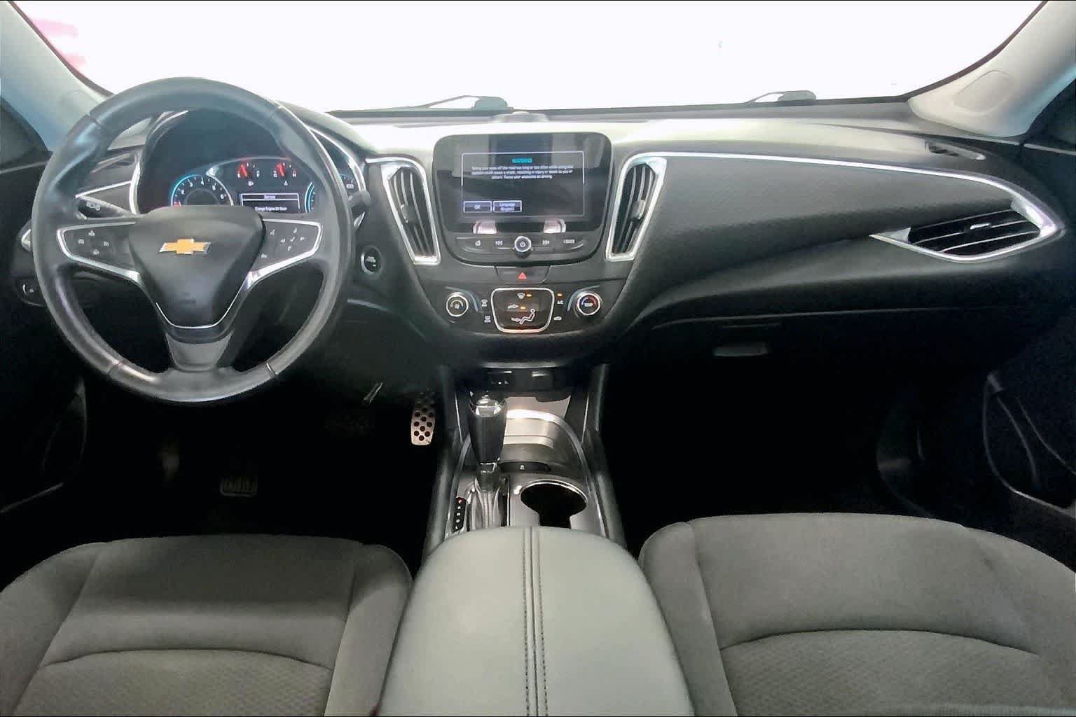 Used 2017 Chevrolet Malibu LT FWD image 9