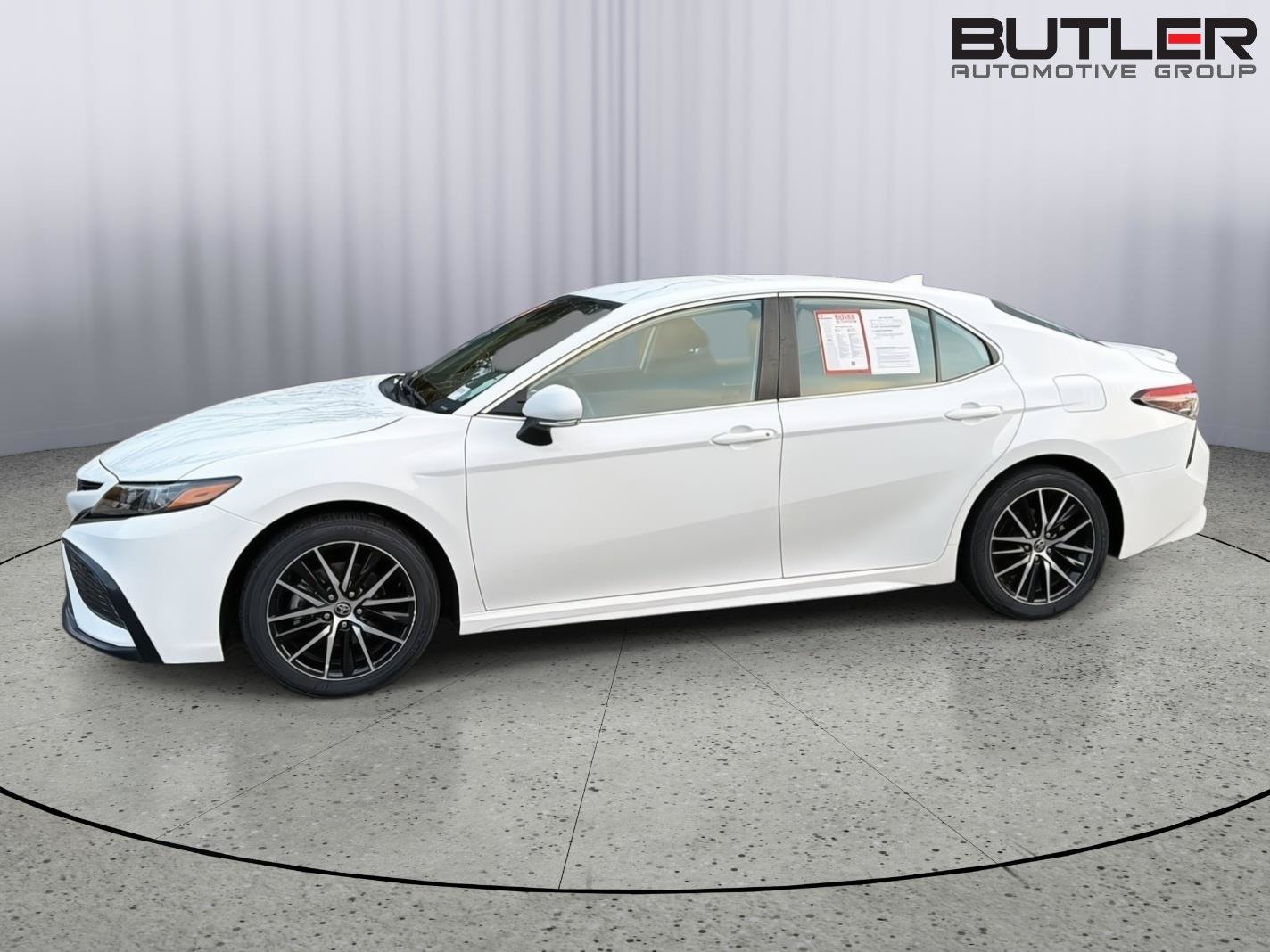 Certified 2023 Toyota Camry SE FWD image 3