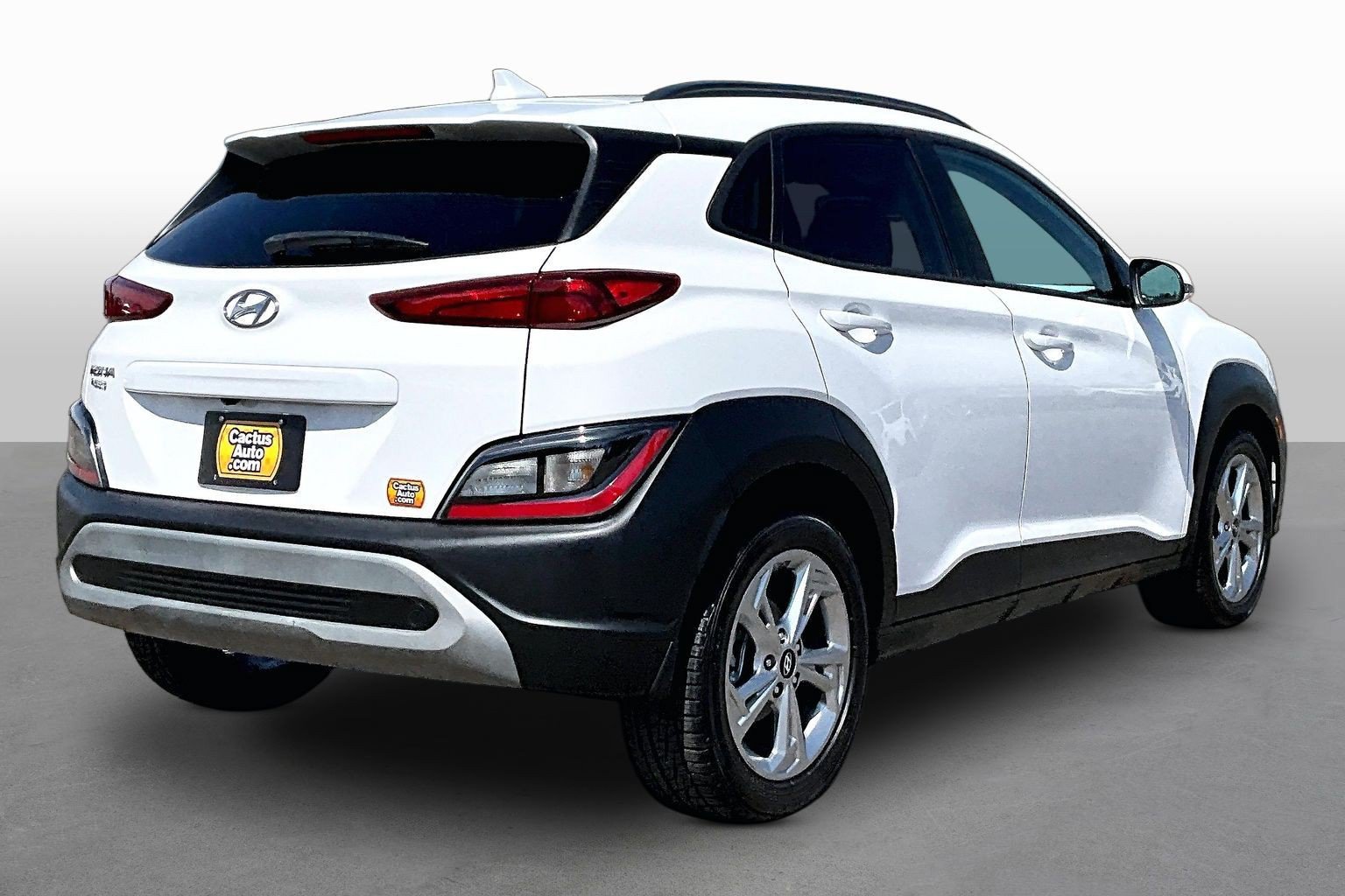 Used 2022 Hyundai Kona SEL w/ Convenience Package FWD image 2