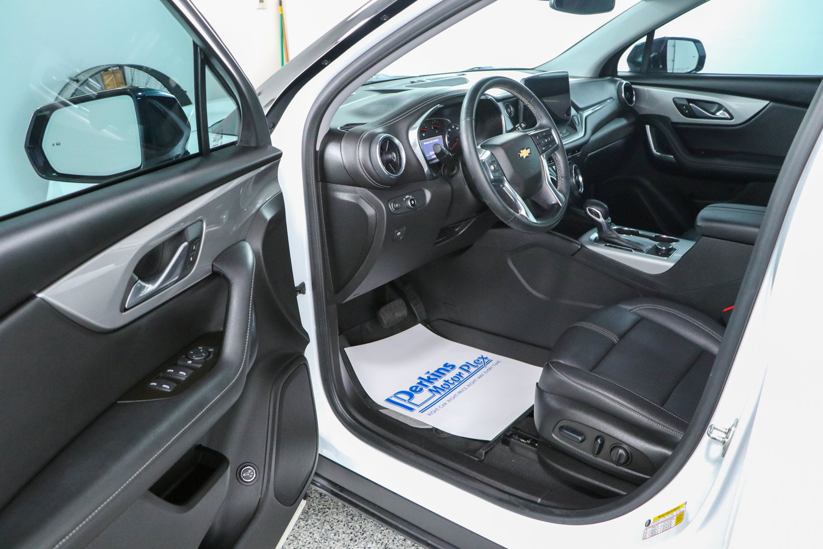 Used 2023 Chevrolet Blazer LT w/ Midnight/Sport Edition FWD image 3