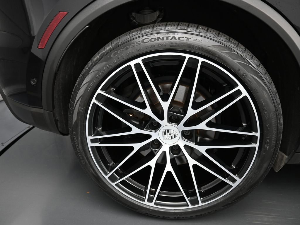 Certified 2024 Porsche Macan 4 Electric image 29