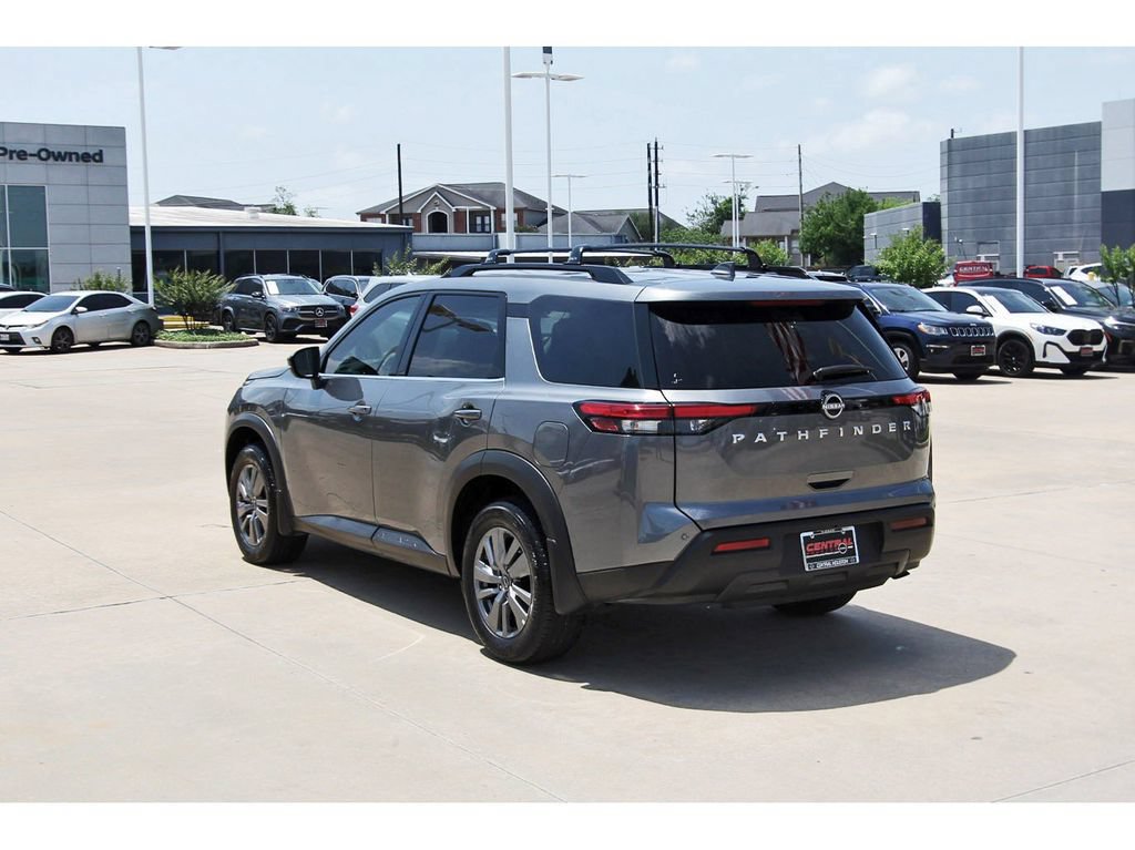 Used 2025 Nissan Pathfinder SV FWD image 4