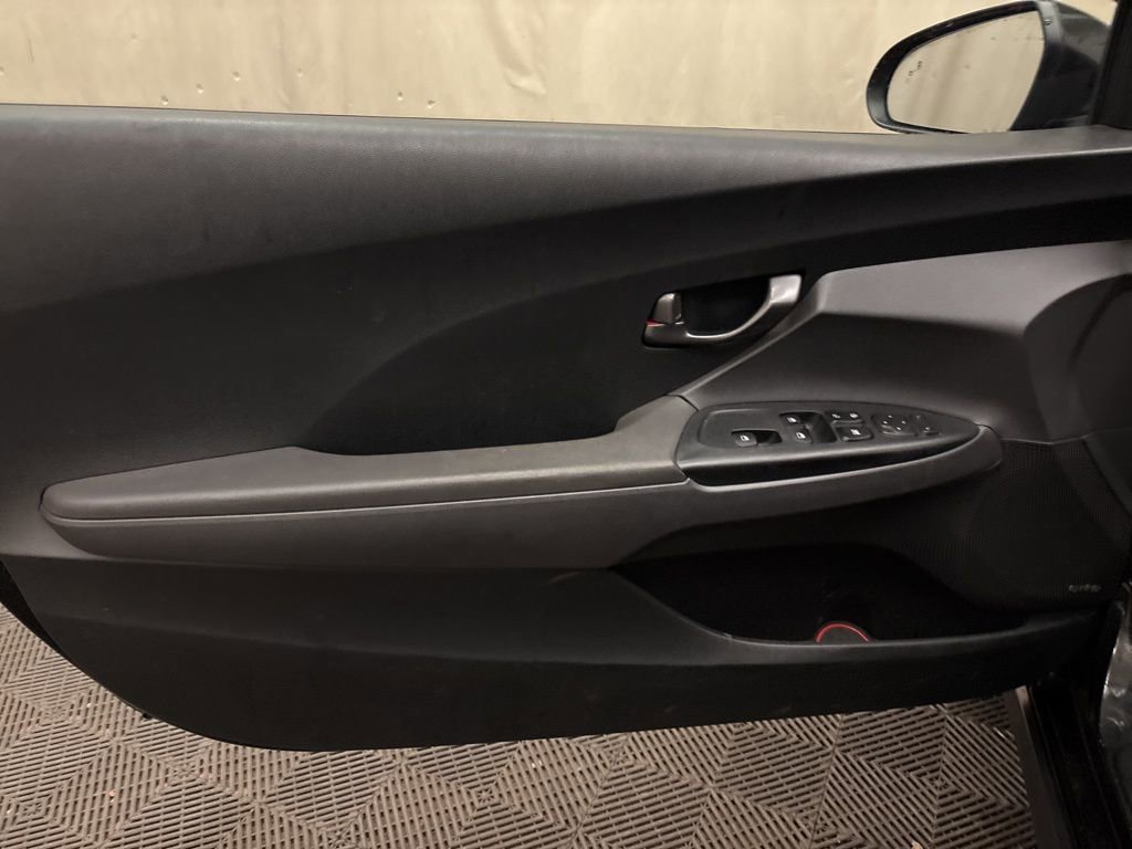 Used 2019 Hyundai Veloster Turbo image 9