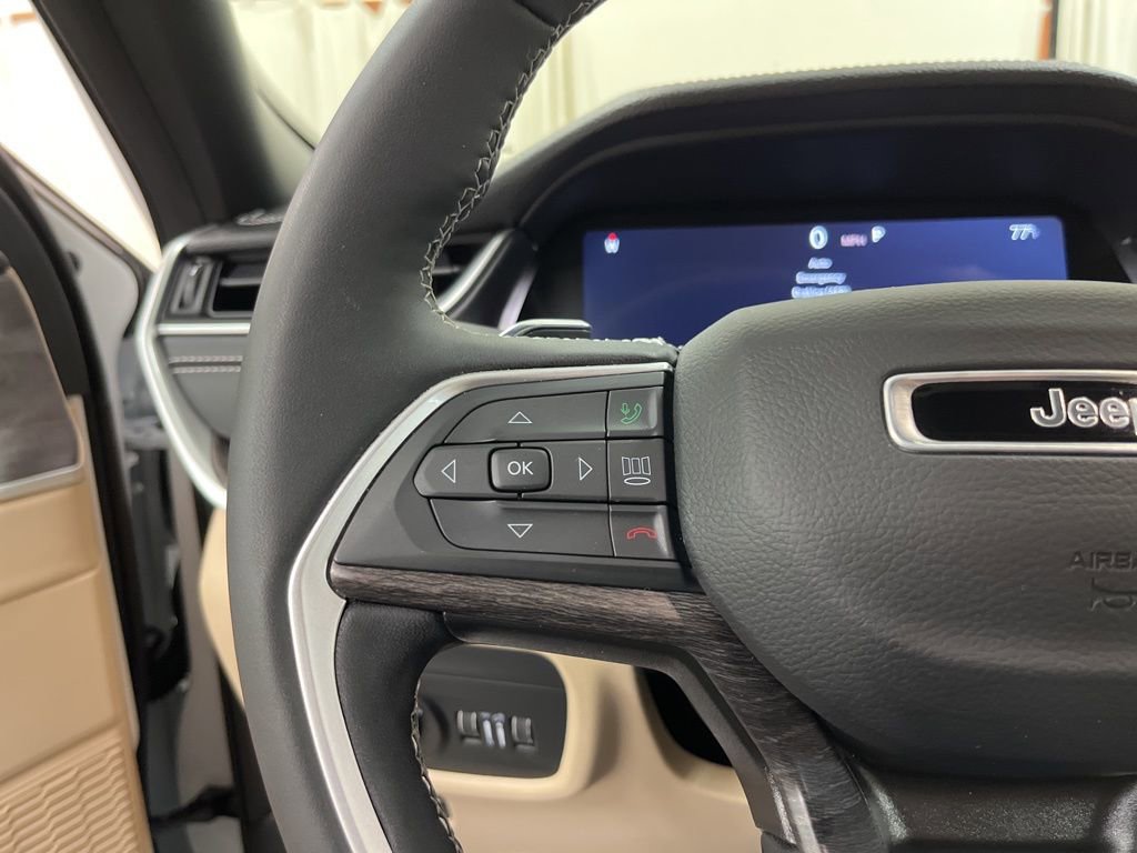 Used 2024 Jeep Grand Cherokee Limited image 25
