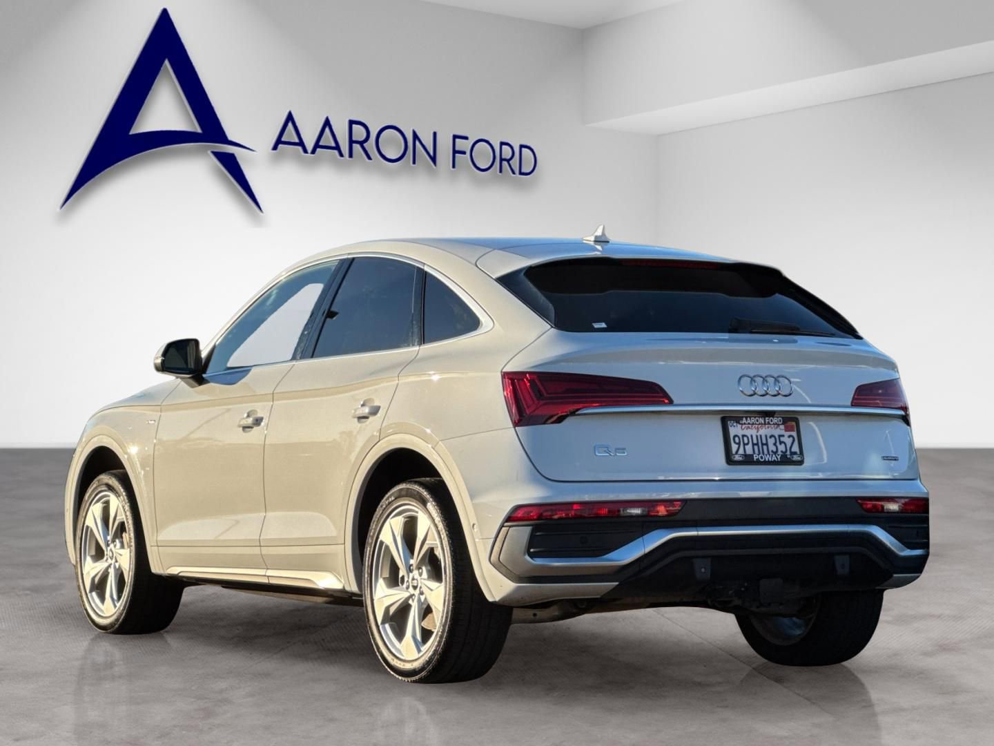 Used 2024 Audi Q5 2.0T Prestige w/ Prestige Package image 3