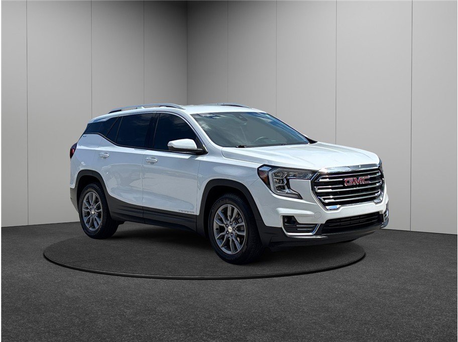Used 2024 GMC Terrain SLT image 1