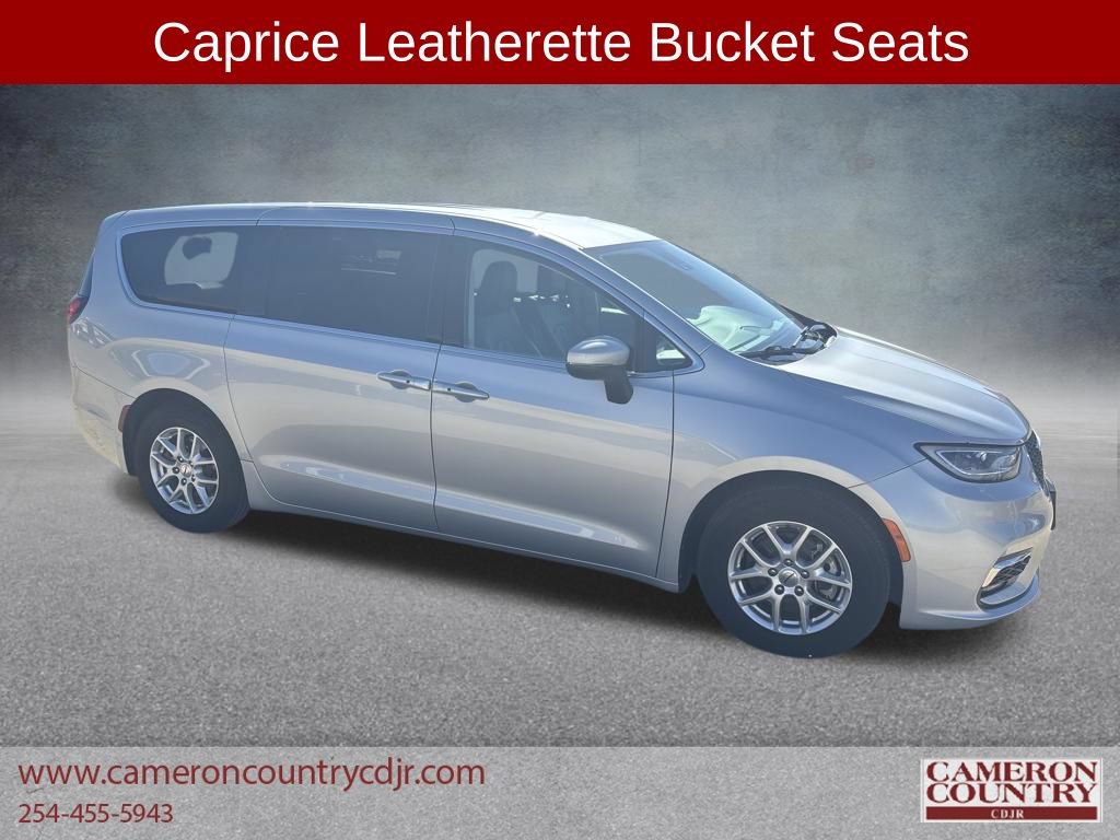 Used 2023 Chrysler Pacifica Touring-L FWD image 7