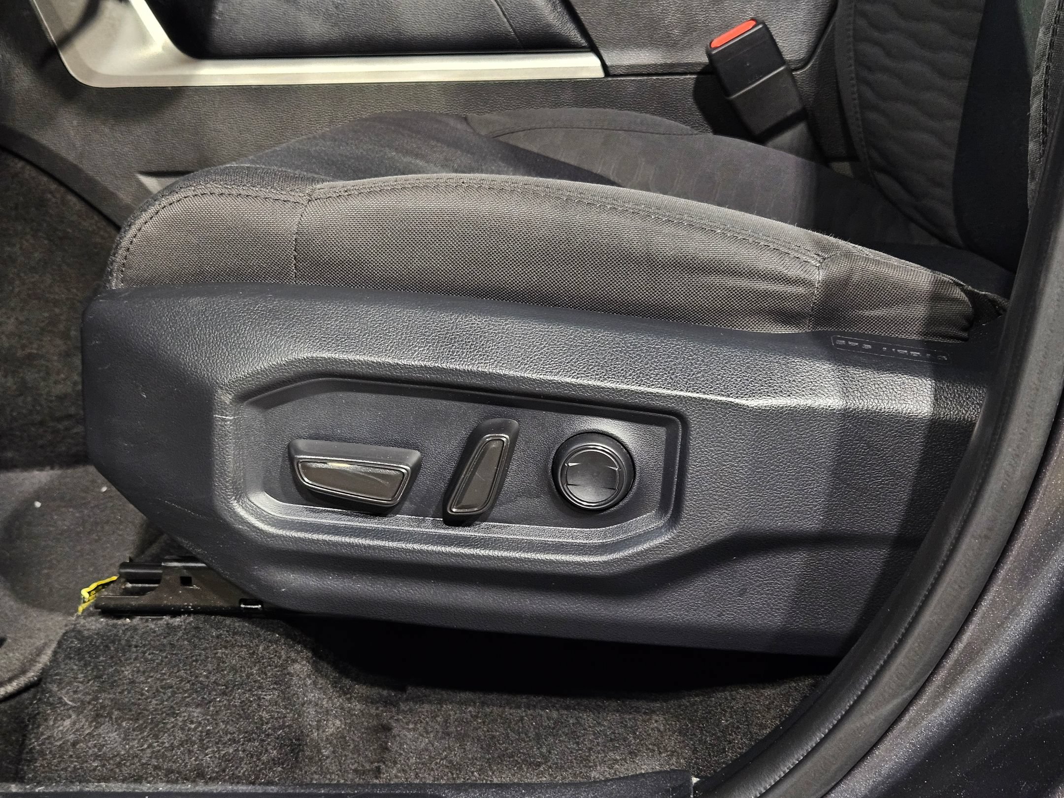 Certified 2025 Toyota Sequoia SR5 AWD/4WD image 23