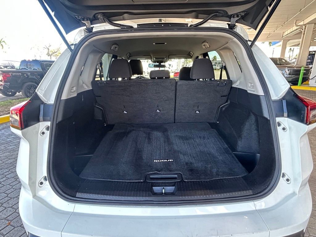 Used 2024 Nissan Rogue S image 31