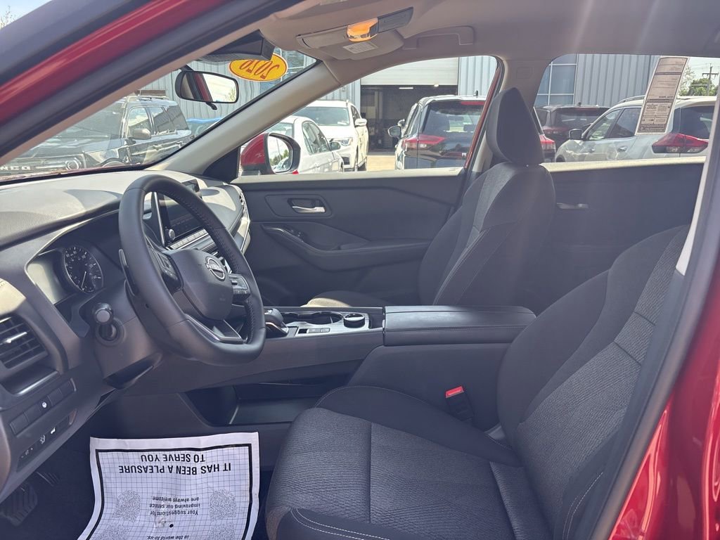 Used 2026 Nissan Rogue SV AWD/4WD image 13