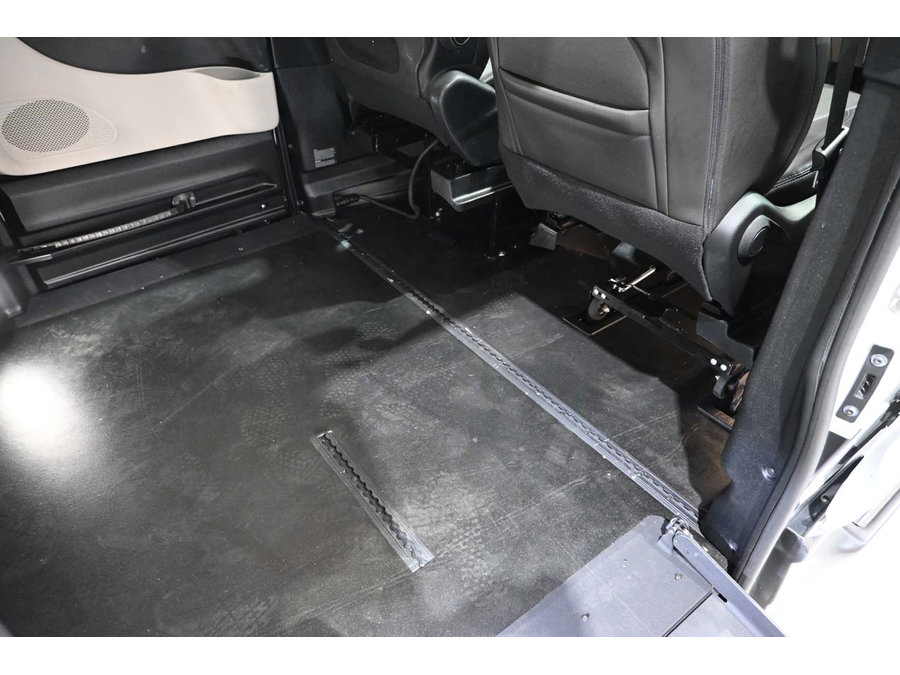 Used 2023 Chrysler Voyager LX FWD image 19