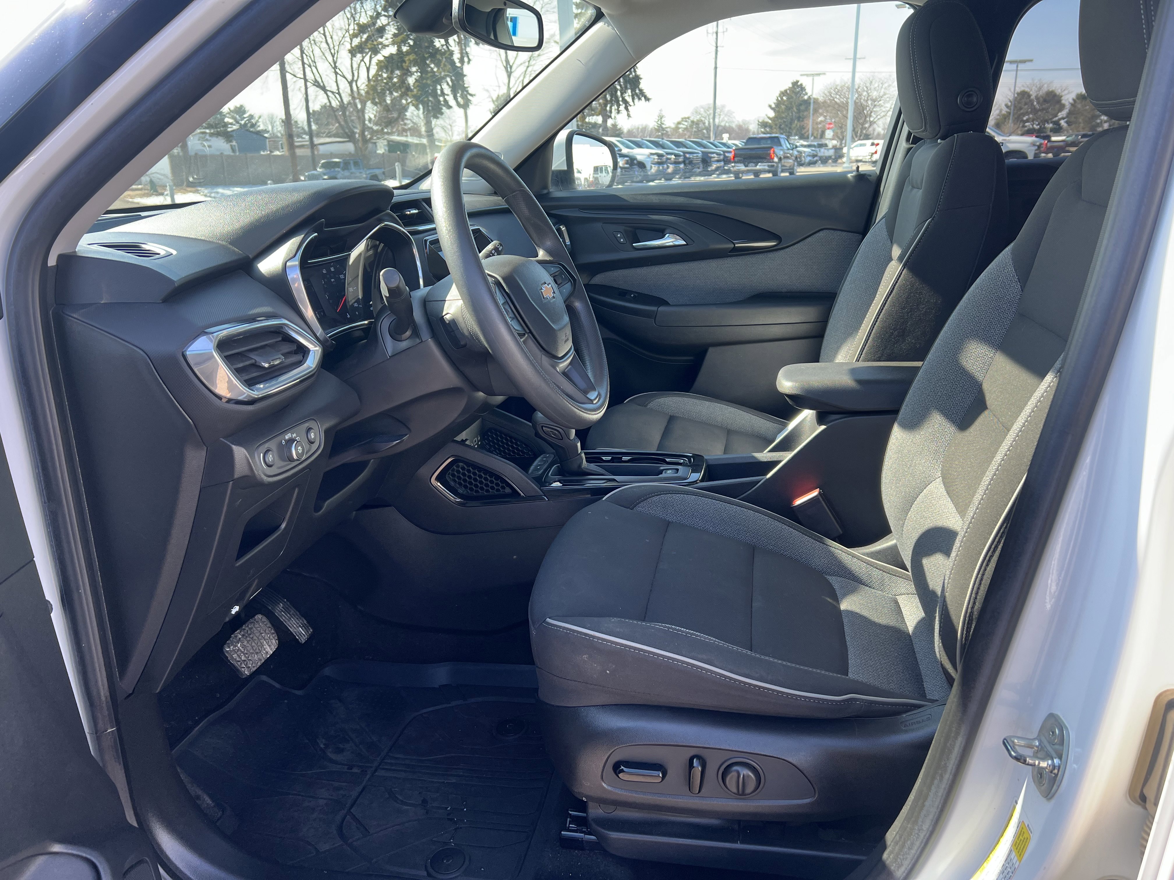 Used 2022 Chevrolet TrailBlazer LT w/ Convenience Package image 17