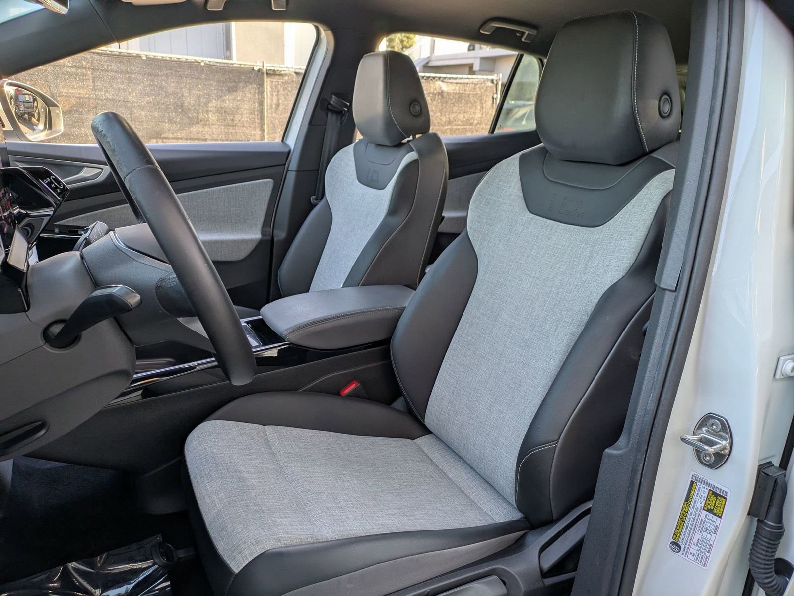 Used 2023 Volkswagen ID.4 Pro image 29