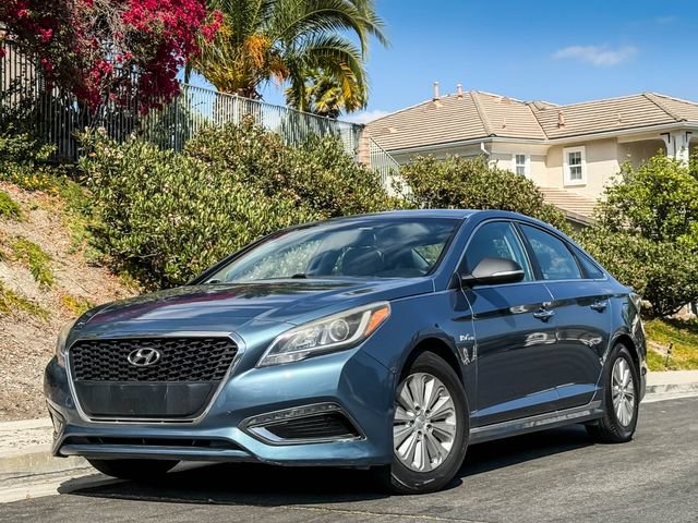 Used 2016 Hyundai Sonata SE FWD image 2