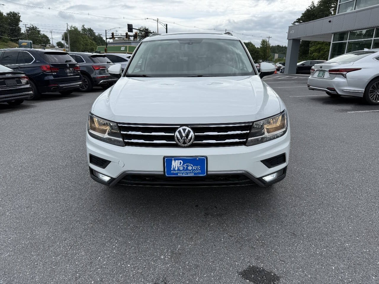 Used 2018 Volkswagen Tiguan SE w/ Panoramic Sunroof Package AWD/4WD image 3