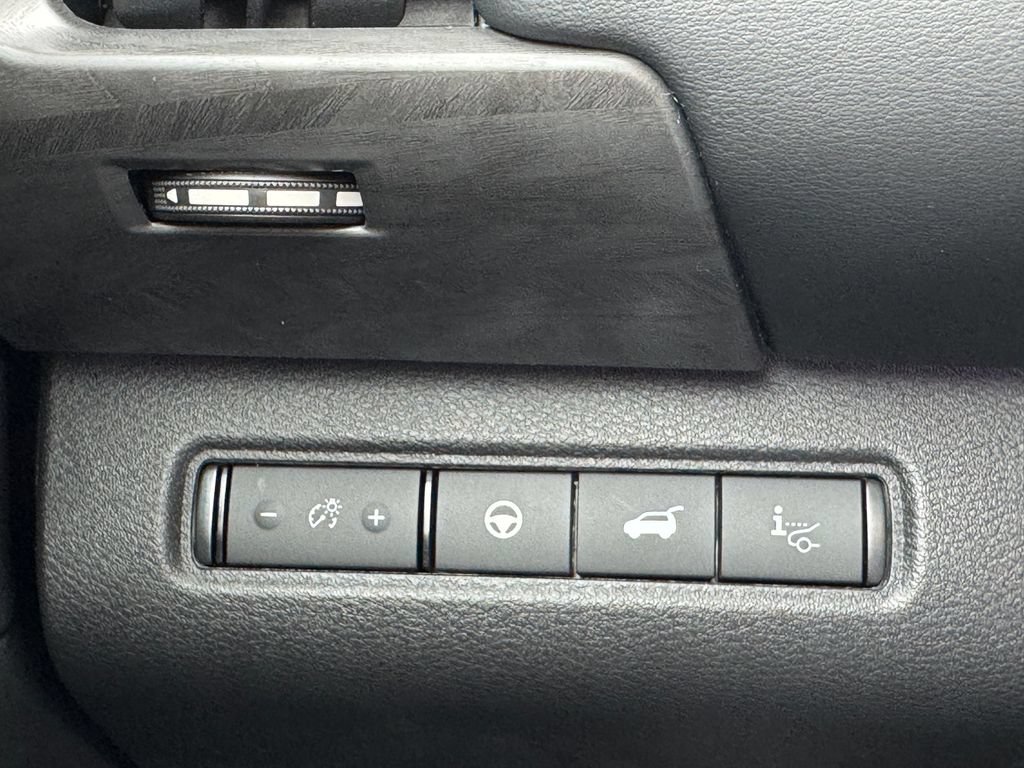New 2026 Nissan Pathfinder Platinum AWD/4WD image 24