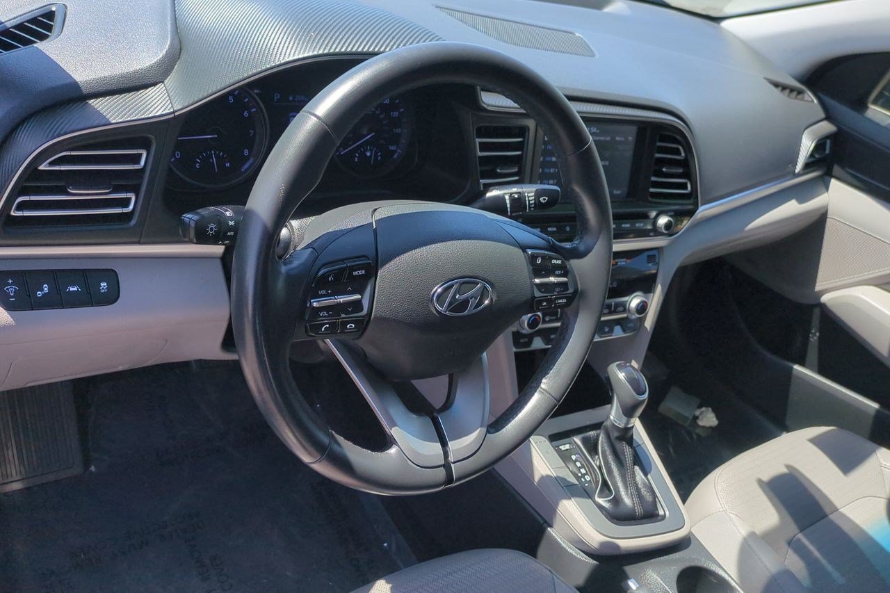 Used 2020 Hyundai Elantra Limited FWD image 10