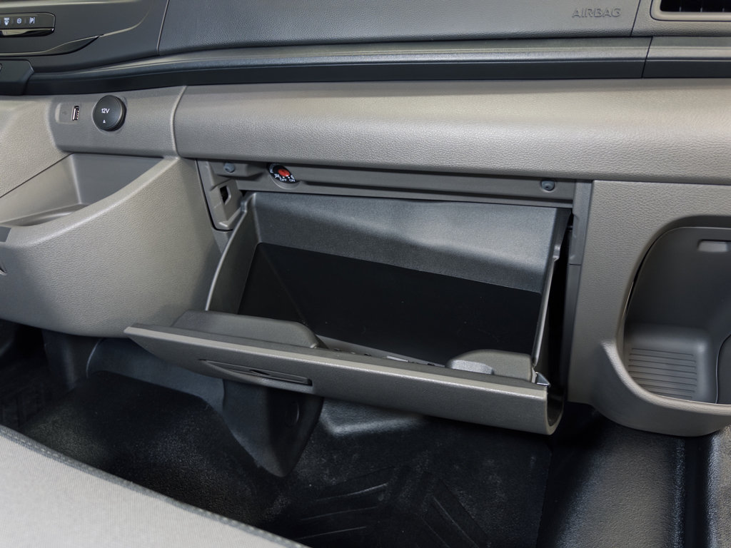 Used 2024 Ford E-Transit Low Roof RWD image 21