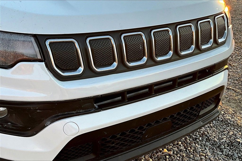 Used 2022 Jeep Compass Latitude image 23