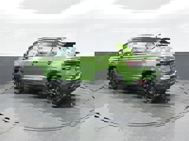 New 2026 Volkswagen Taos SE image 5