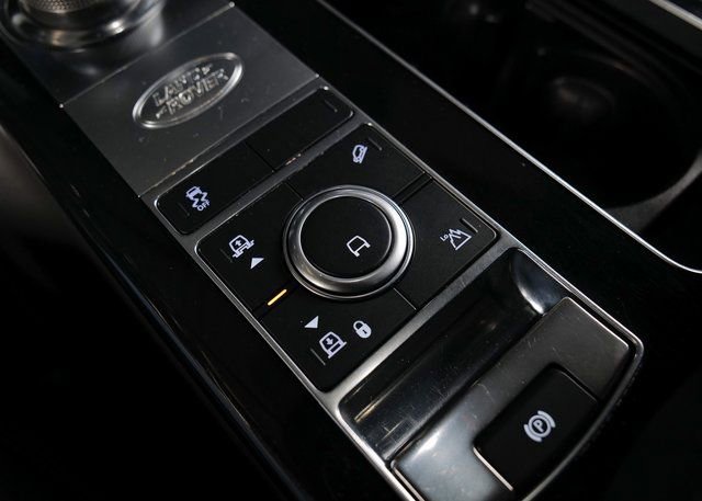 Used 2020 Land Rover Range Rover HSE image 22