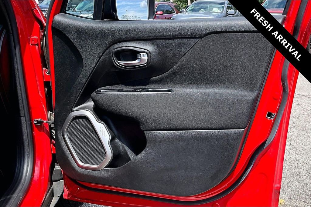 Used 2021 Jeep Renegade Latitude FWD image 26