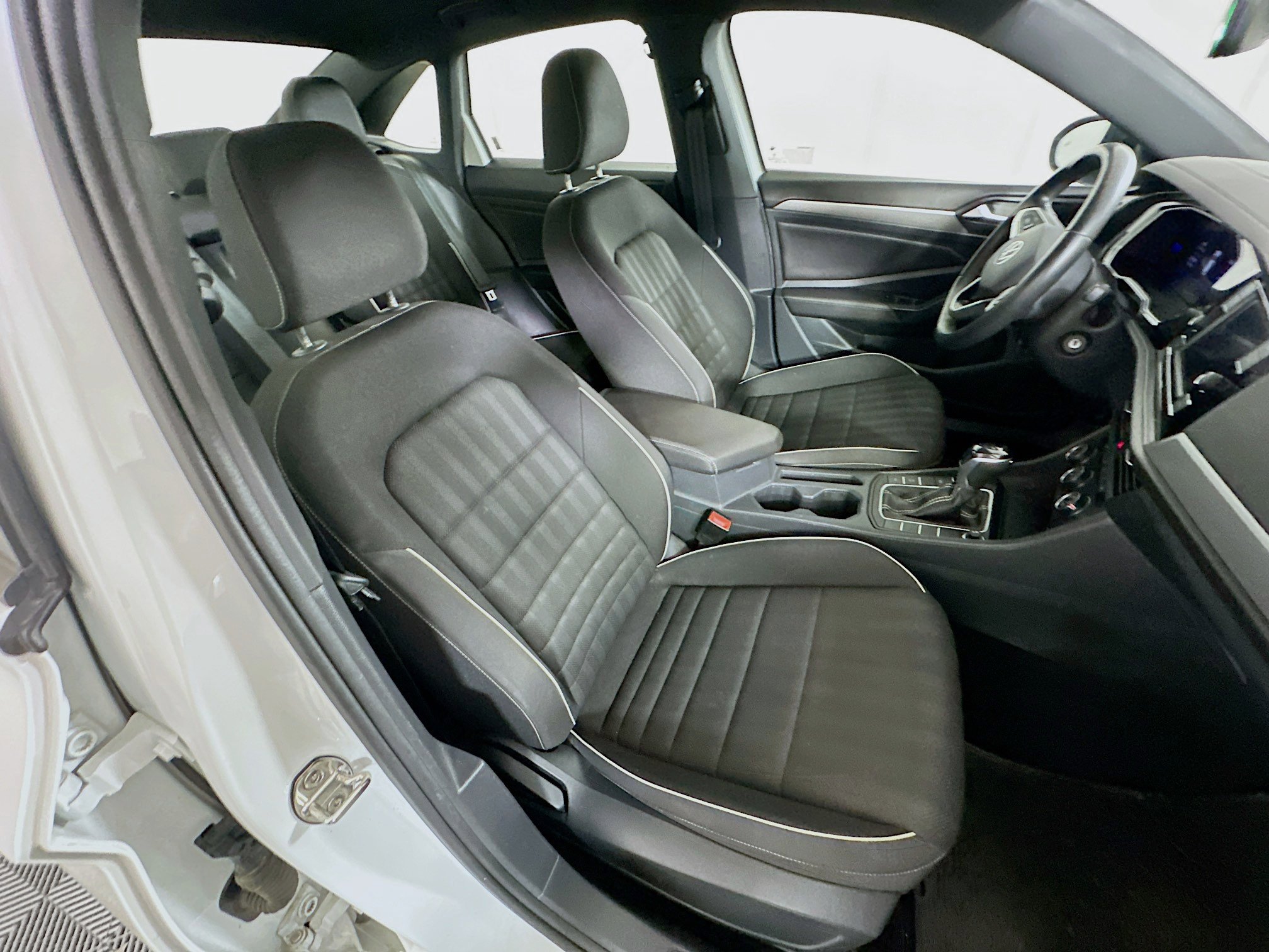 Used 2024 Volkswagen Jetta Sport image 29