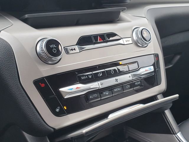 Used 2023 Ford Explorer XLT w/ Equipment Group 202A AWD/4WD image 21