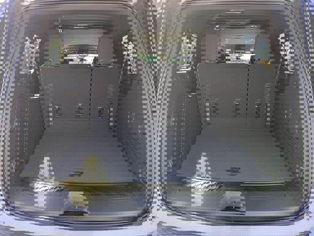 New 2026 Chevrolet Suburban LS image 28