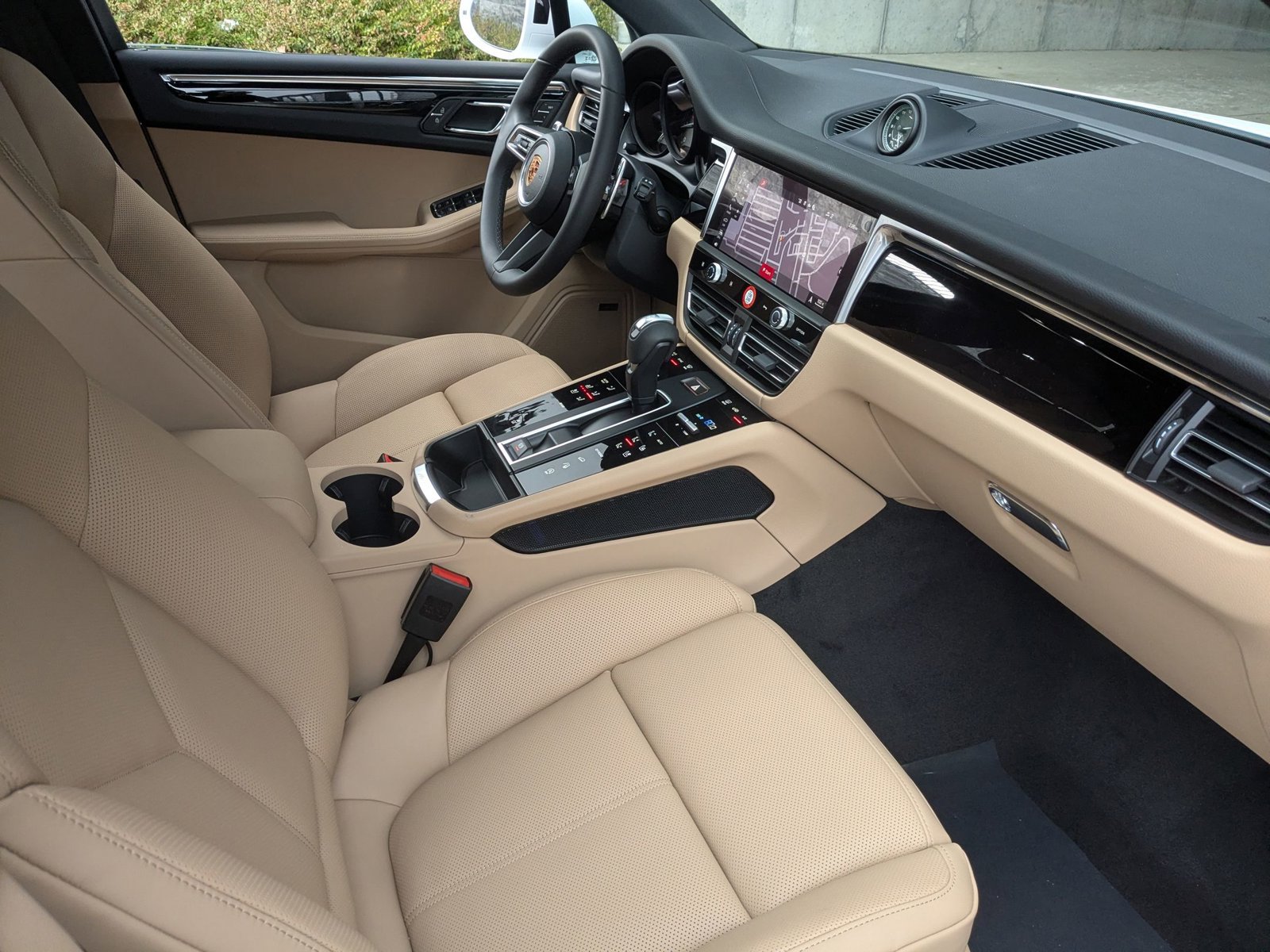 Certified 2026 Porsche Macan AWD/4WD image 26