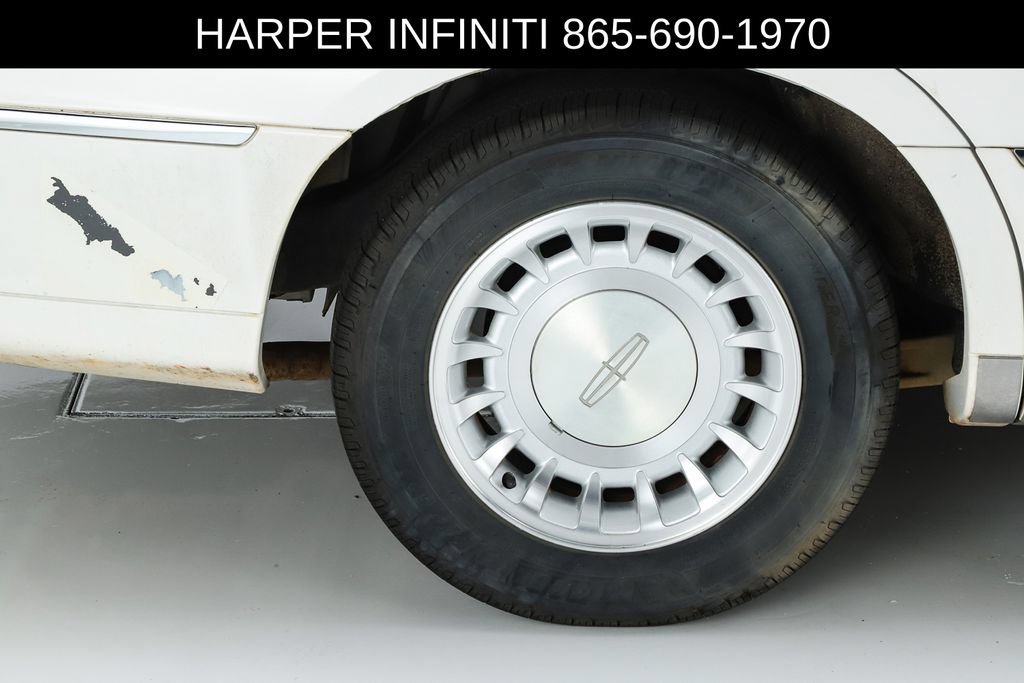 Used 2000 Lincoln Town Car Executive RWD image 14