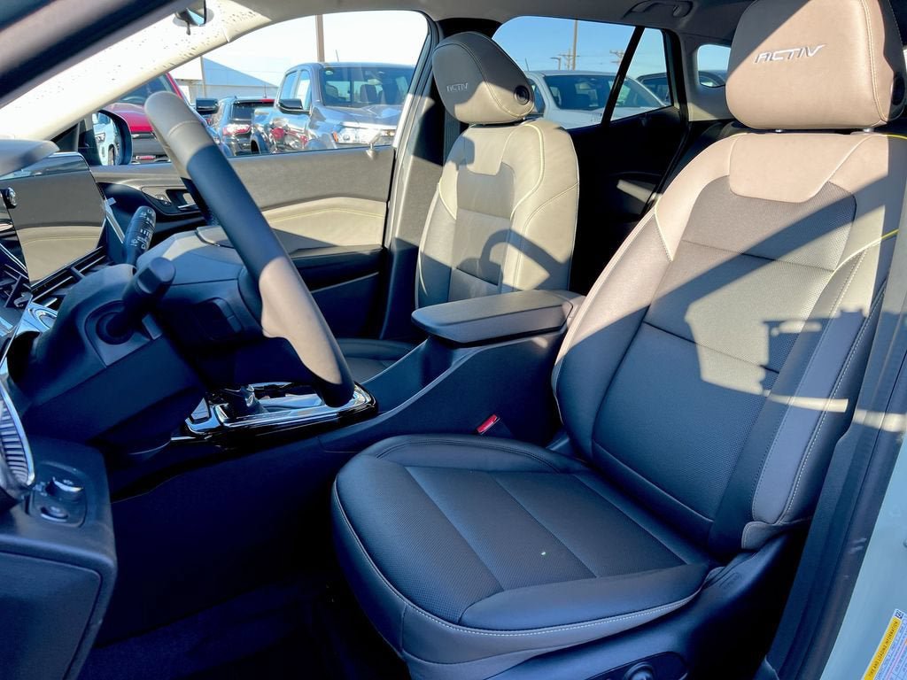 New 2026 Chevrolet Trax ACTIV w/ Sunroof Package FWD image 17