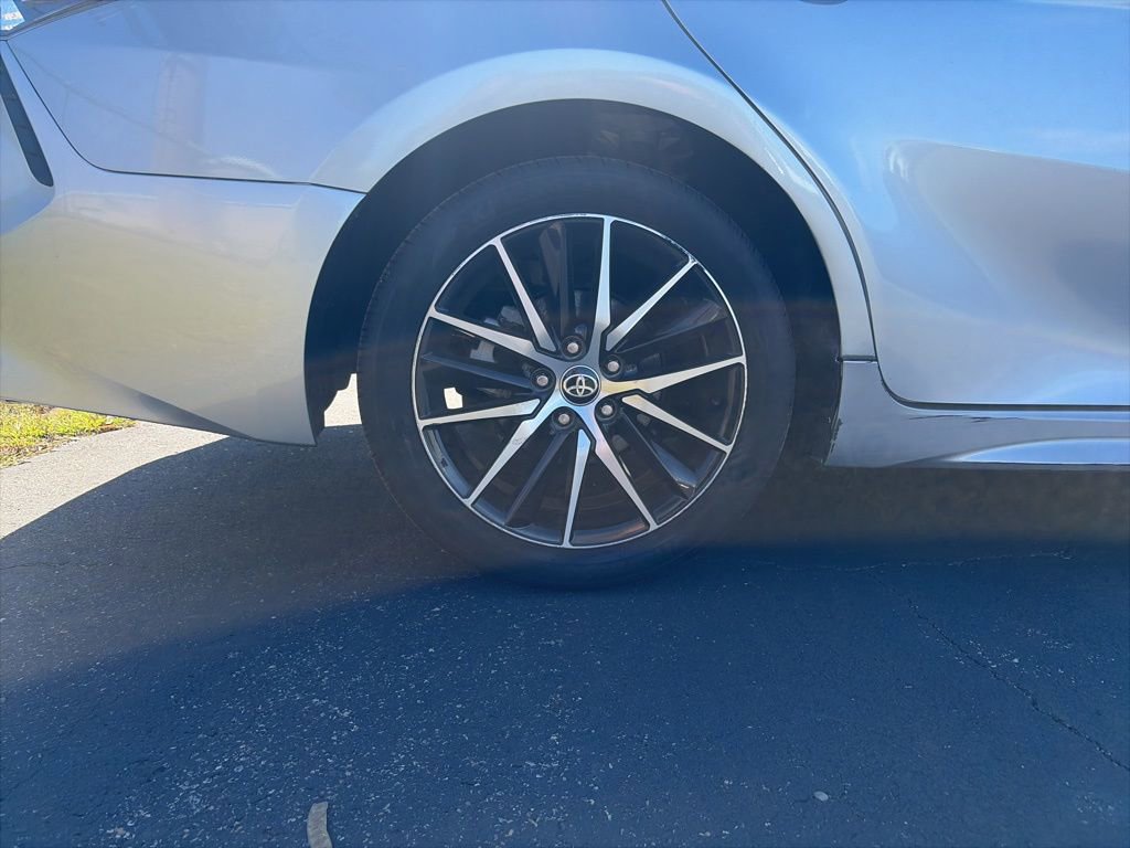 Used 2023 Toyota Camry SE image 9