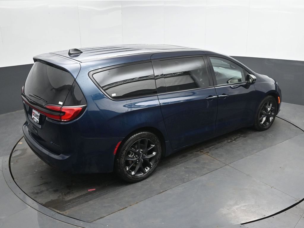 Used 2023 Chrysler Pacifica Limited w/ S Appearance Package FWD image 30