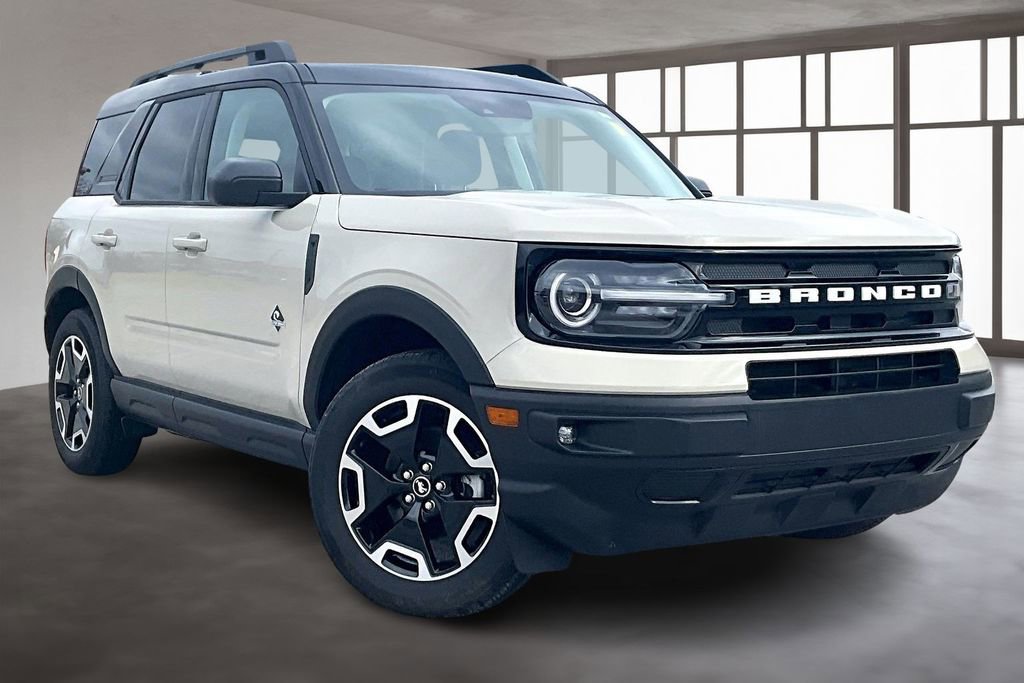 Used 2024 Ford Bronco Sport Outer Banks w/ Tech Package image 3