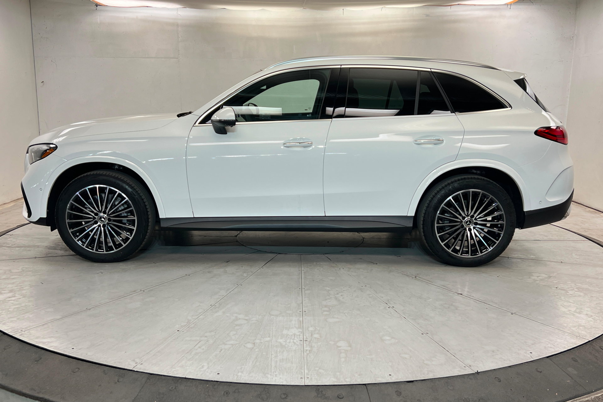 New 2027 Mercedes-Benz GLC 300 4MATIC image 2