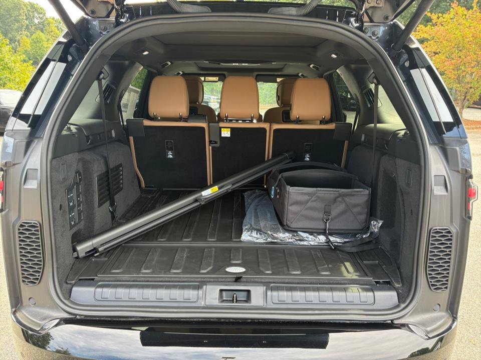New 2026 Land Rover Discovery Limited Edition AWD/4WD image 15