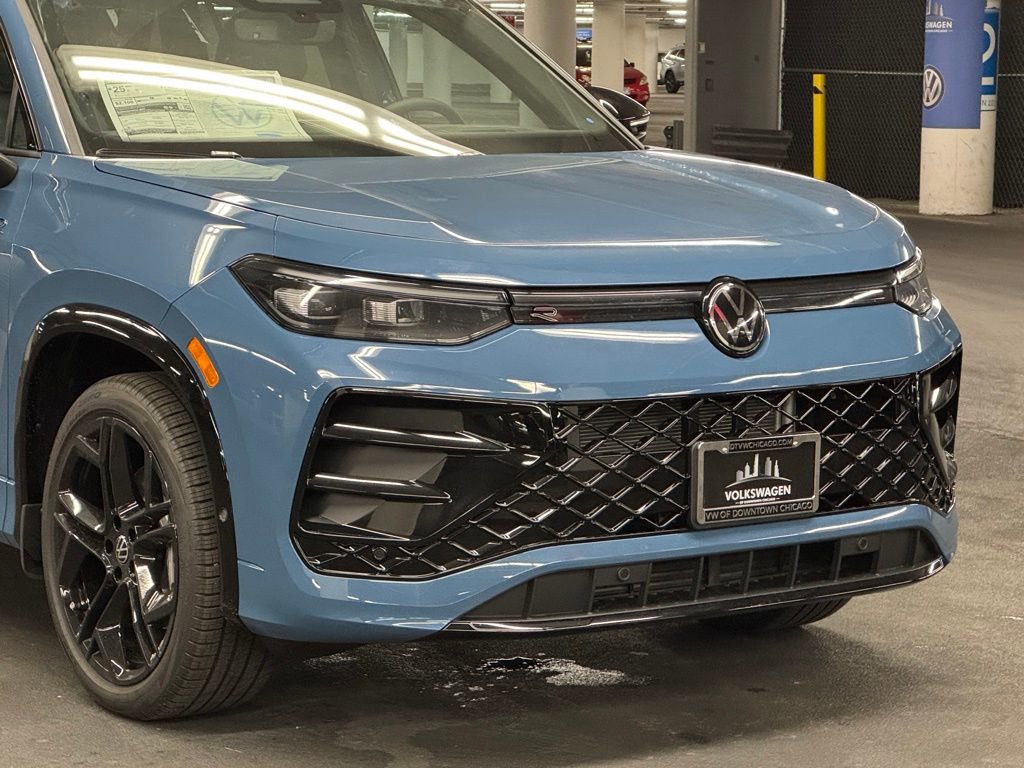 New 2025 Volkswagen Tiguan SE R-Line image 42