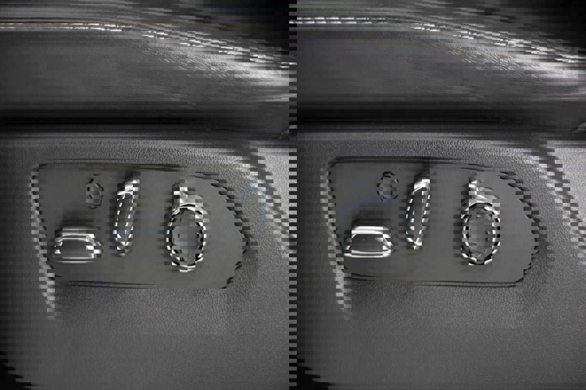 Used 2022 Cadillac Escalade ESV Sport Platinum w/ Heavy-Duty Trailer Package image 26