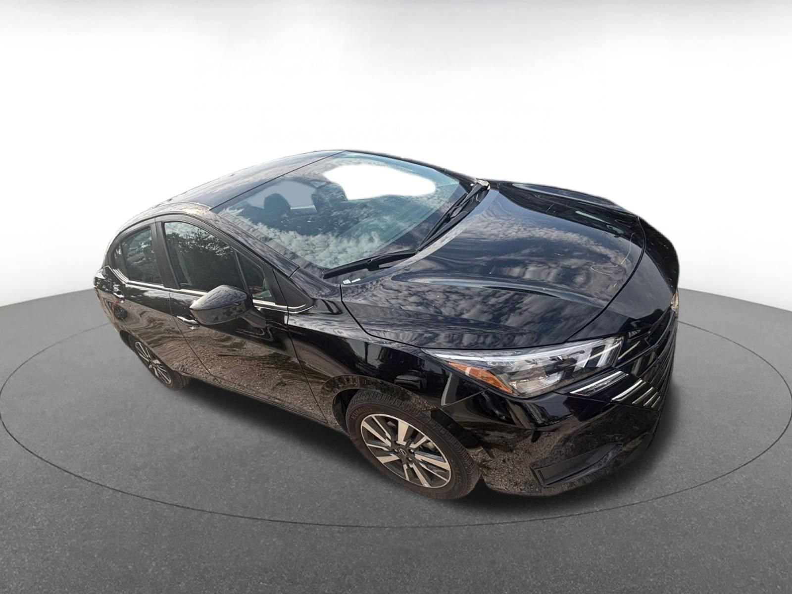 Used 2025 Nissan Versa SV FWD video 2