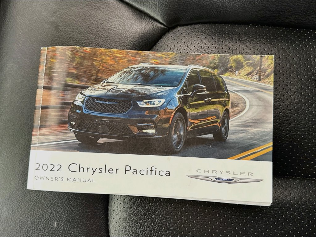 Used 2022 Chrysler Pacifica Touring-L FWD image 40
