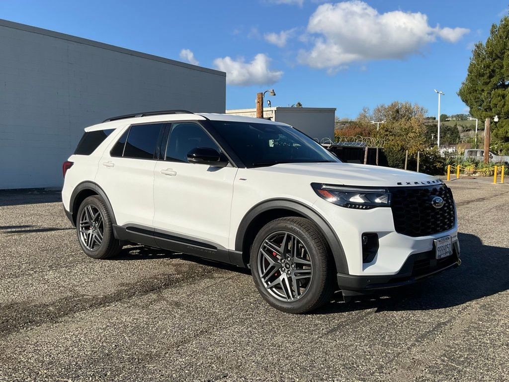 Certified 2025 Ford Explorer ST-Line w/ Premium Package image 7