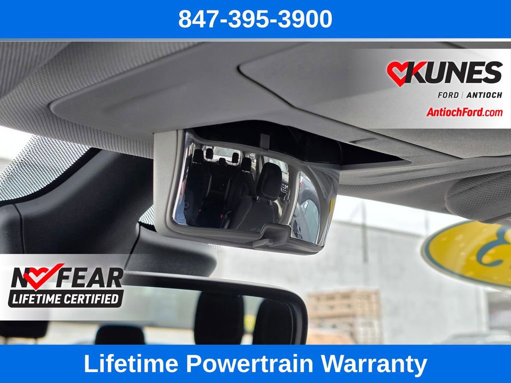 Used 2023 Chrysler Voyager LX image 57