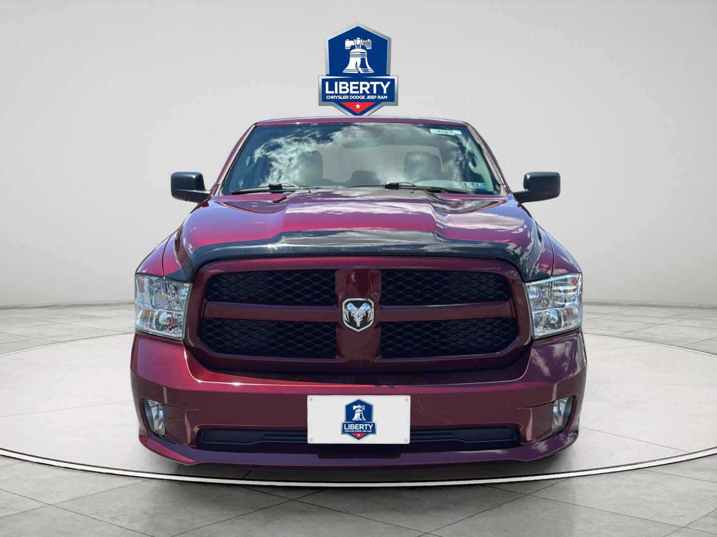 Certified 2017 RAM 1500 Express AWD/4WD image 1