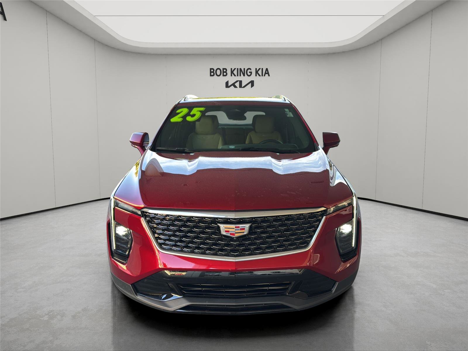 Used 2025 Cadillac XT4 Premium Luxury FWD image 8