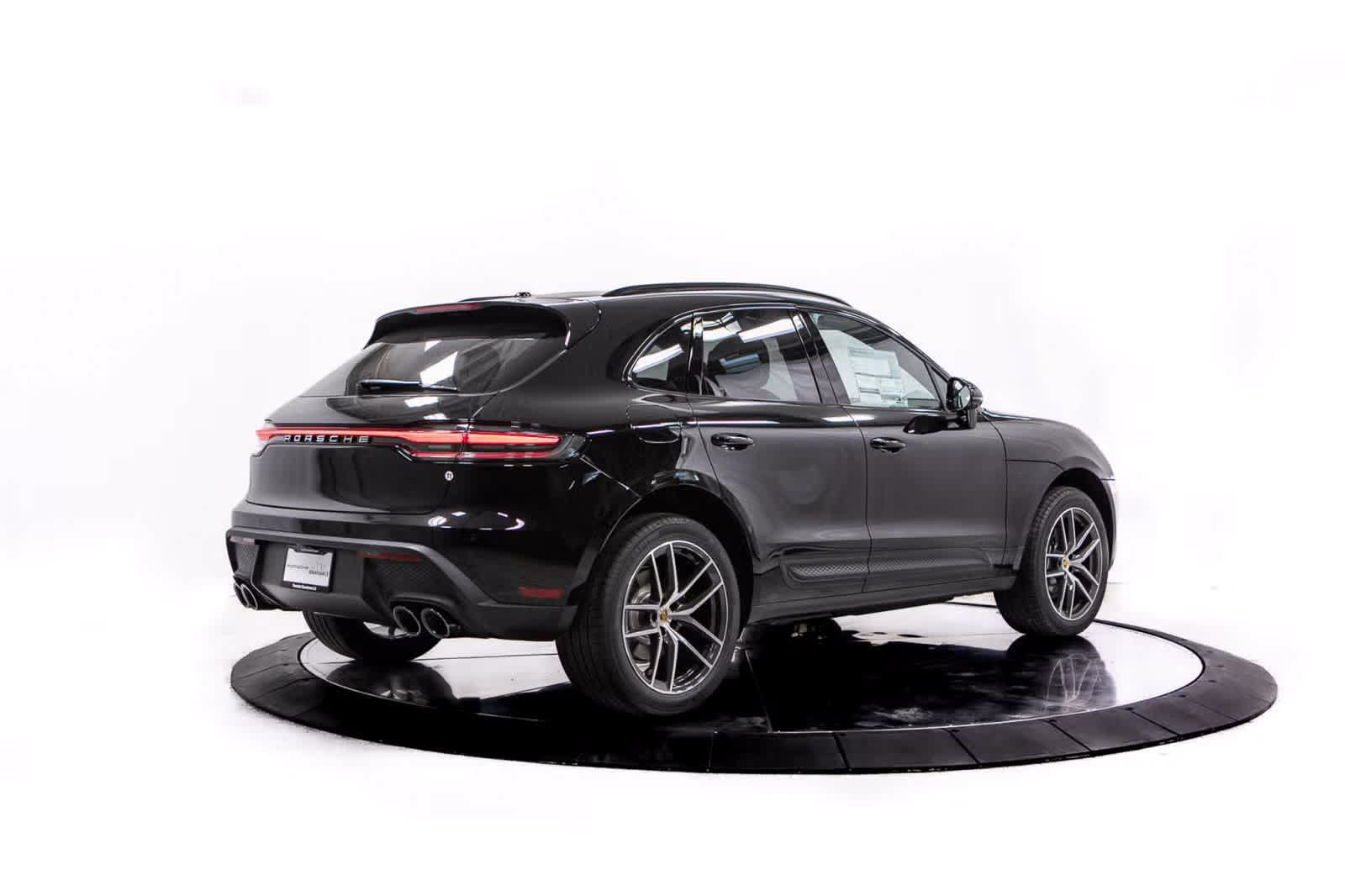Certified 2026 Porsche Macan AWD/4WD image 7